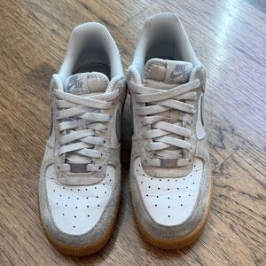 Nike Air Force 1 ’07 Low Grey Suede Gum Sole